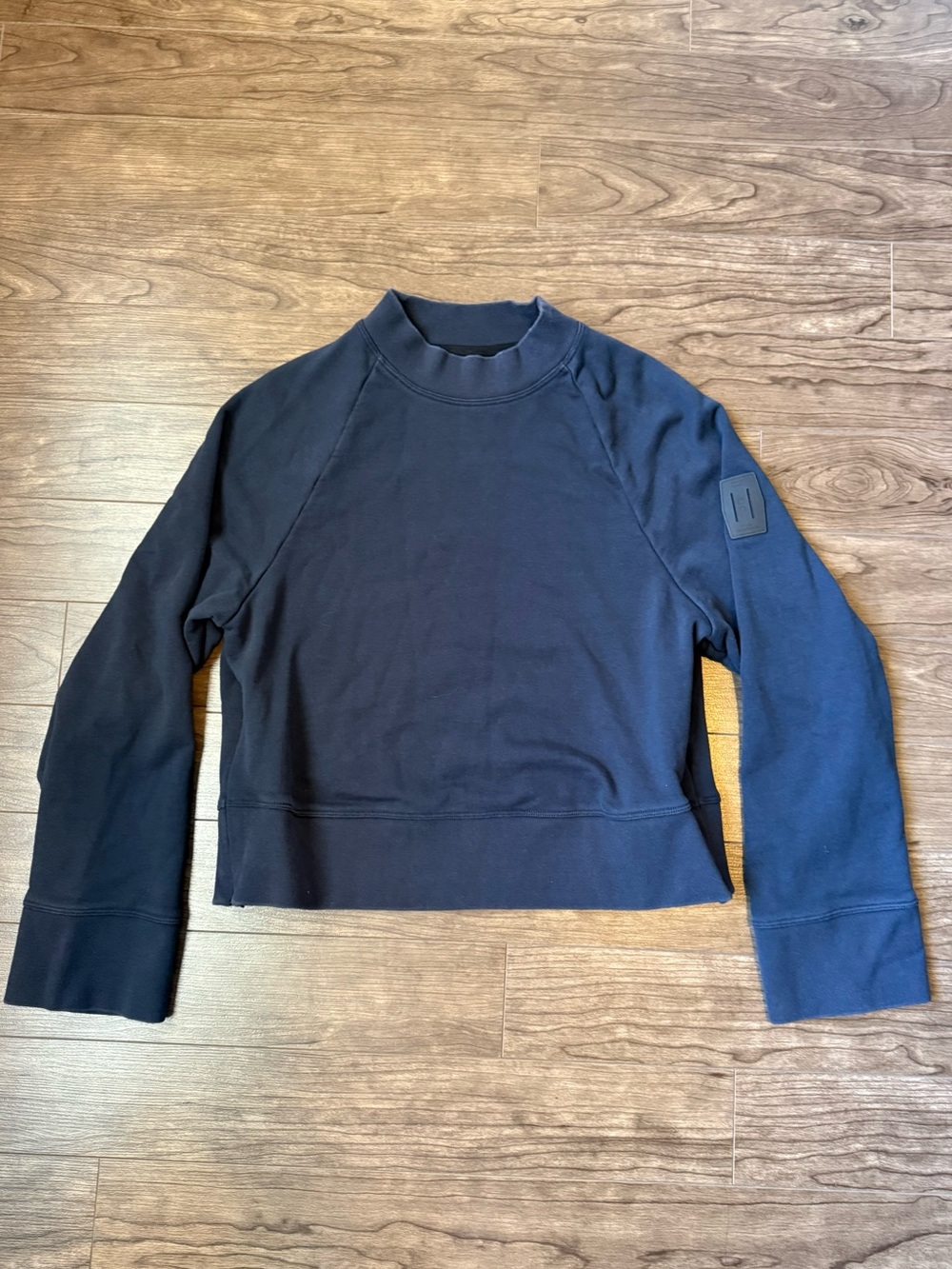 On Running “Run On Clouds” Mock Neck Sweatshirt – Women’s Small